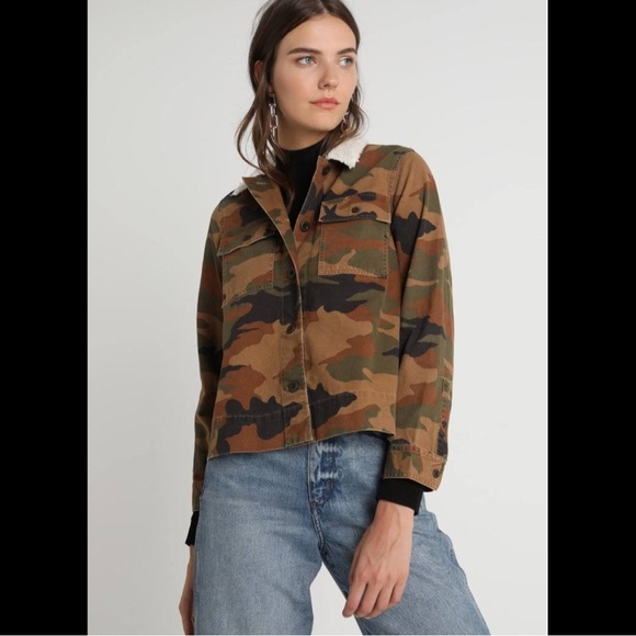 Madewell Northward Cropped Army Jacket in Cottontail Camo Sherpa Edition - Picture 1 of 8